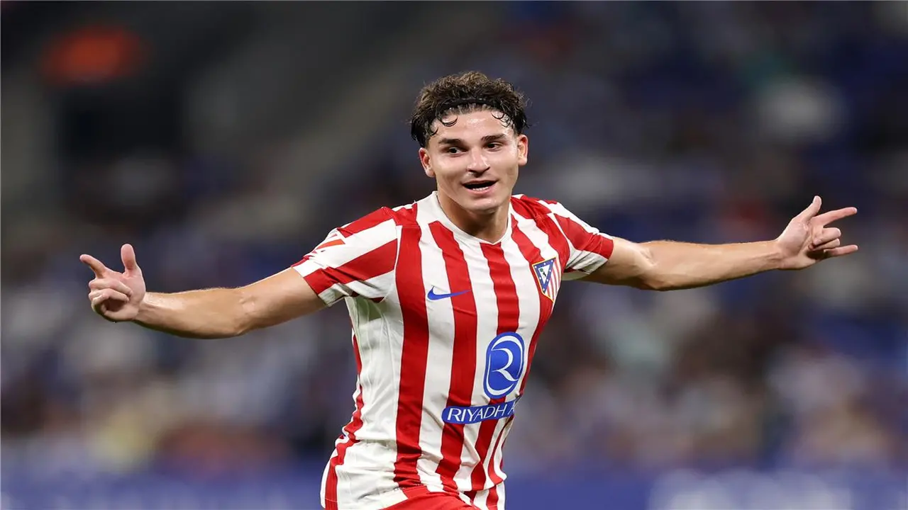 سبورت توضح أسباب صعوبة انتقال ألفاريز إلى برشلونة